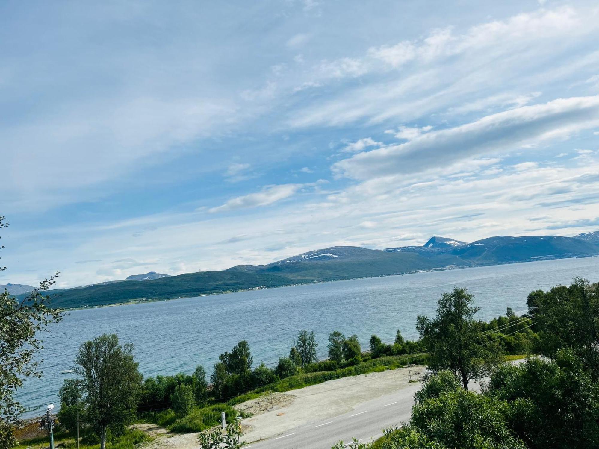 Apartment In Tromso With Sea And Mountain View Exterior photo