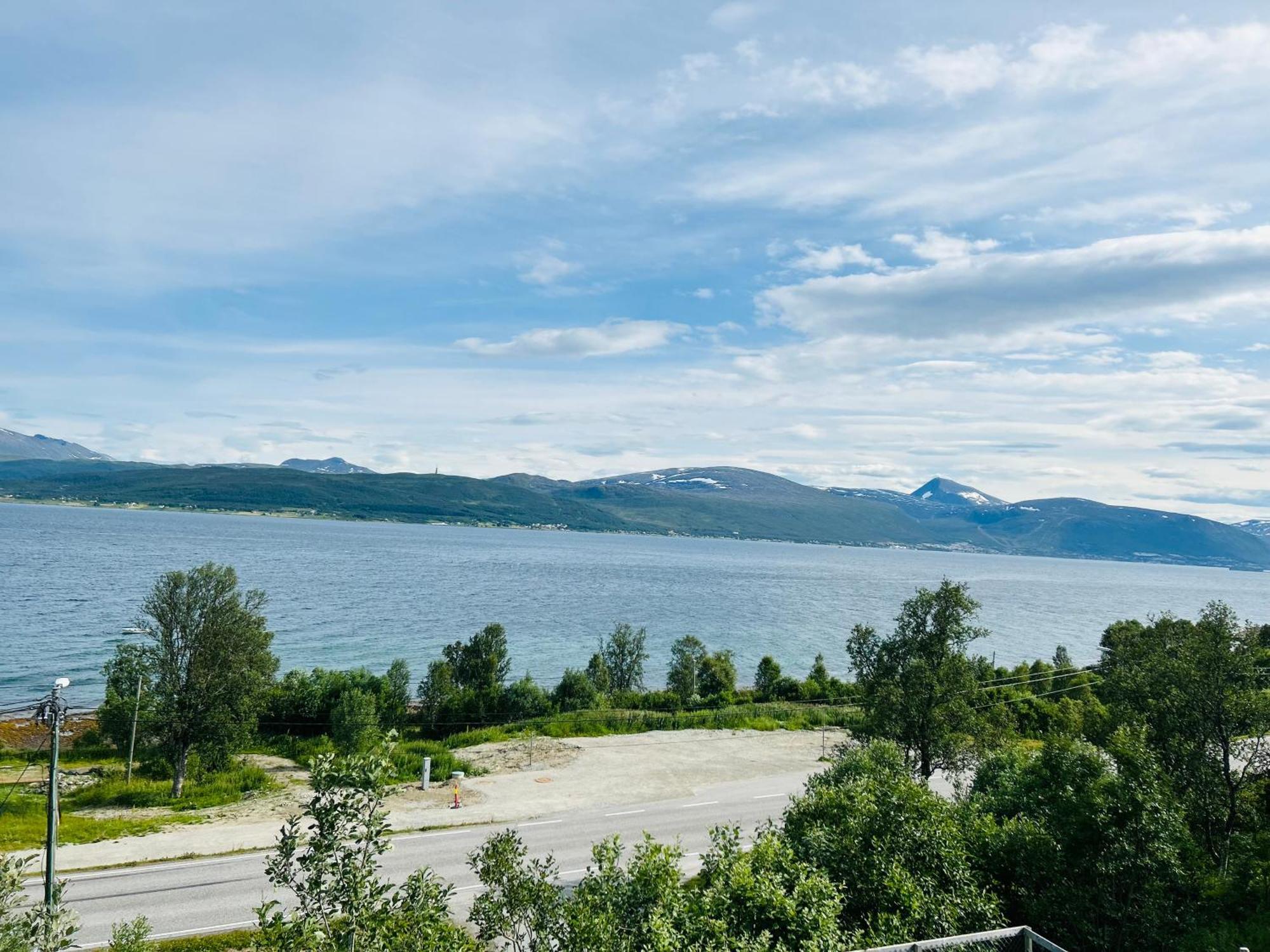 Apartment In Tromso With Sea And Mountain View Exterior photo